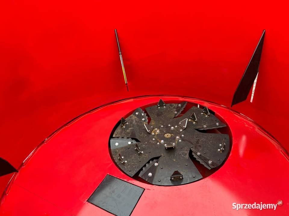 Ścielarka słomy do truskawek ST2 Pozostałe Włoszczowa