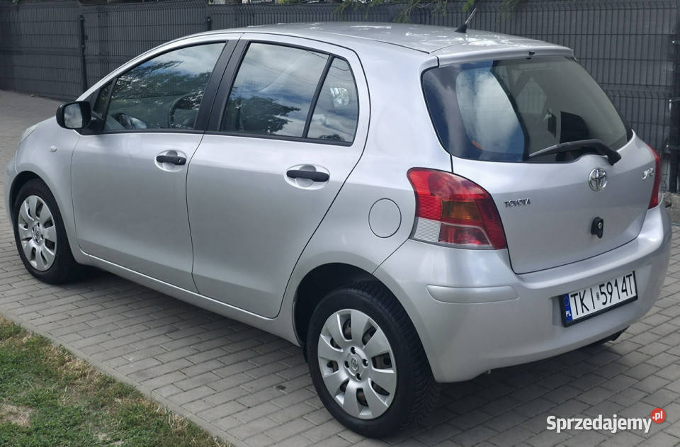 Toyota Yaris 133 Benzyna Serwisowany Gwarancja kurtyny powietrzne Piekoszów sprzedam