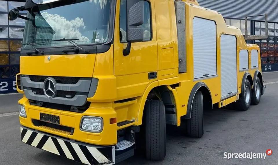 HOLOWNIK 8X4 4osiowy Mercedes pomoc drogowa 2222km