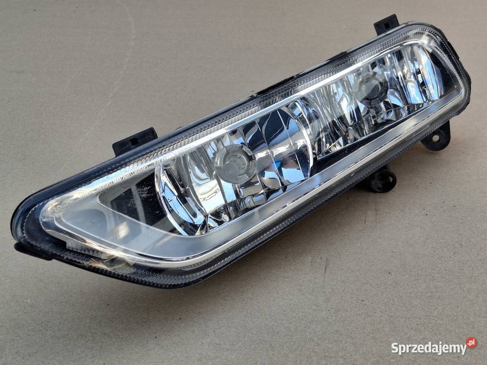 VW PASSAT B7 HALOGEN LEWY LAMPA PRZECIWMGIELNA osobowe Bieleń