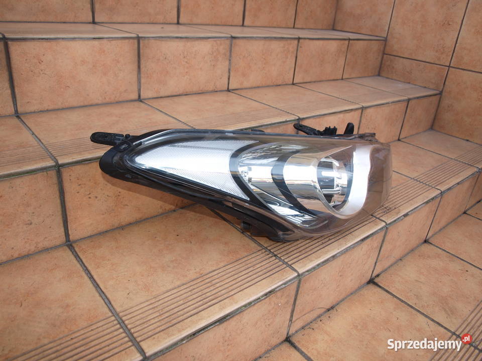 Hyundai i30 i 30 lampa prawa przód 11 pinów 2012