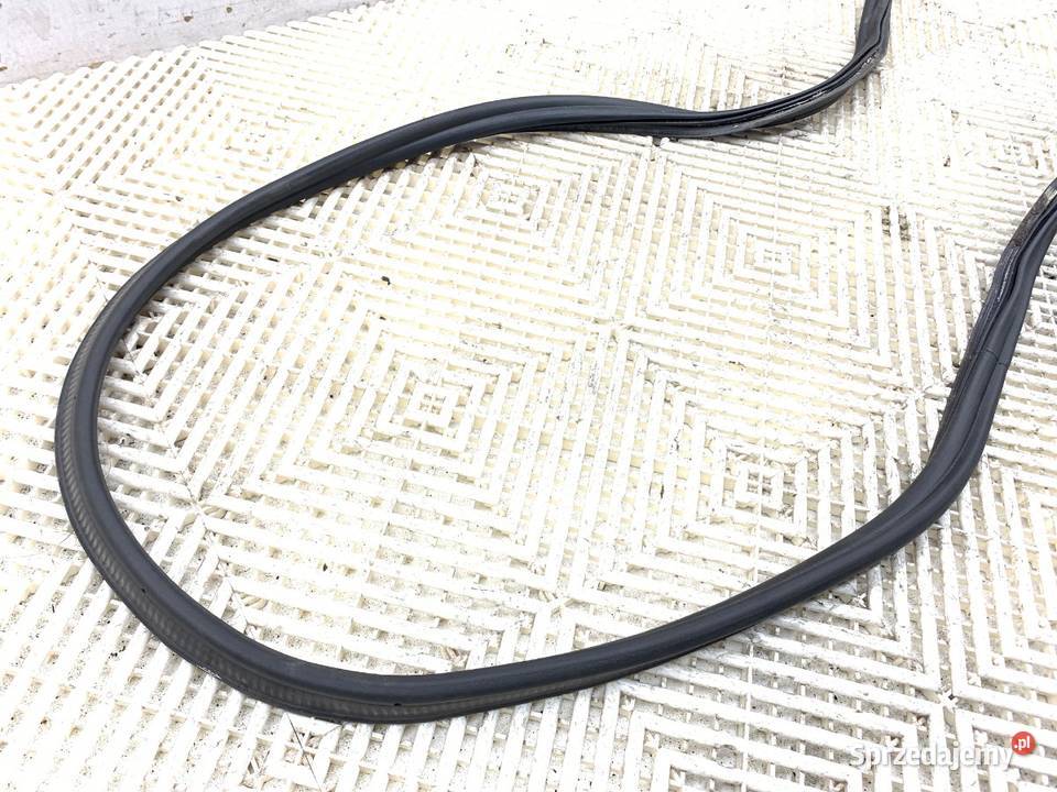 USZCZELKA KLAPY BAGAŻNIKA SKODA KAROQ SUV