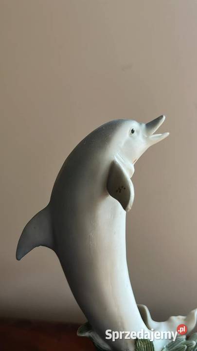 Figurka delfina Na rafie muszelkach Na Gdańsk