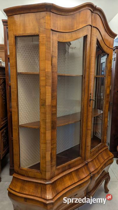 Włoska witrynaserwantka ludwikowska