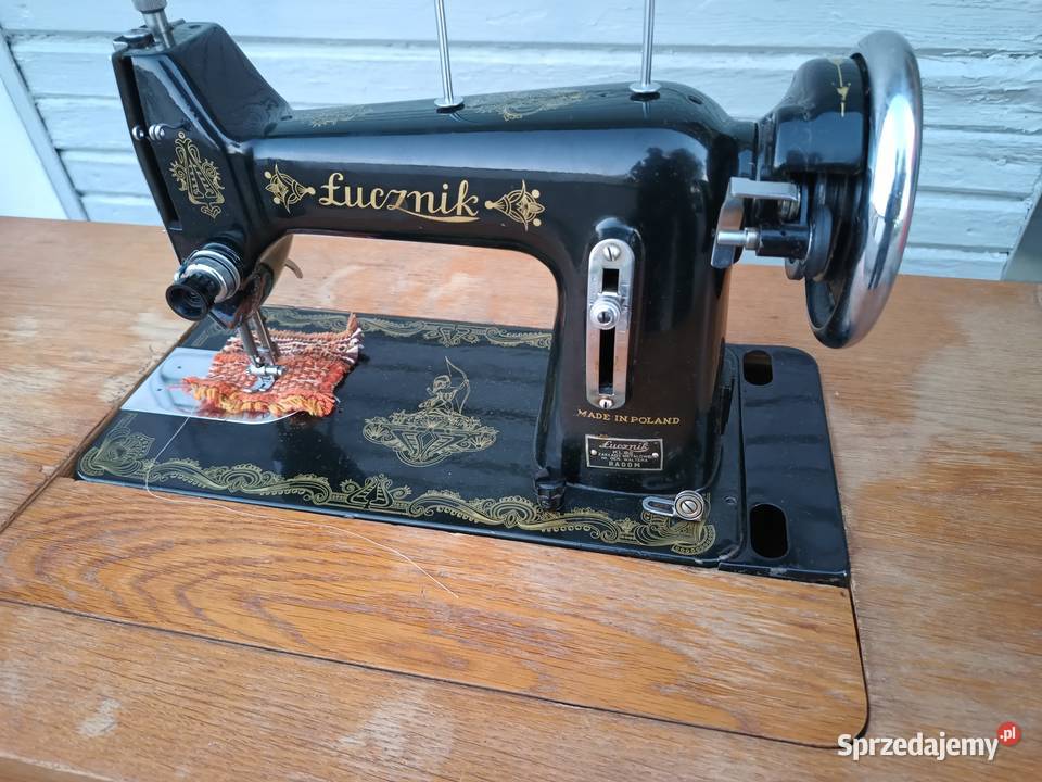 Maszyna do szycia Łucznik KL82 z szafką vintage