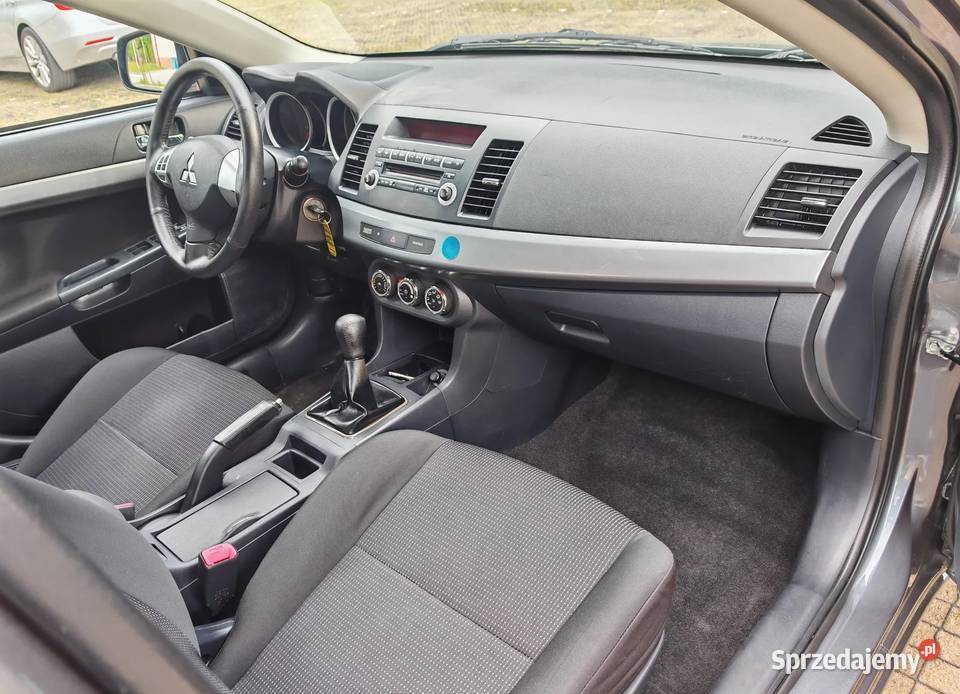 Mitsubishi Lancer IX sedan 16 benzyna MIVEC światła przeciwmgielne Ostrowiec Świętokrzyski