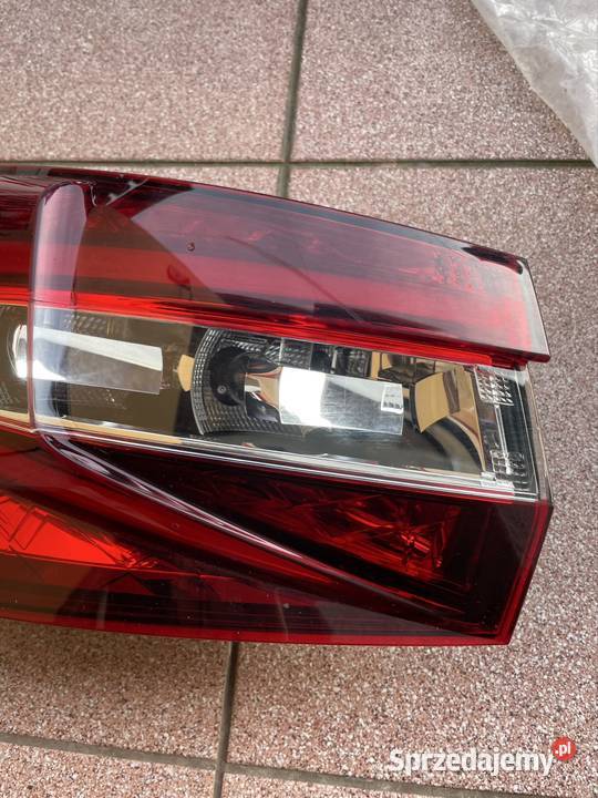 LAMPA TYLNA LED LEWA OE SKODA SUPERB COMBI Kozy