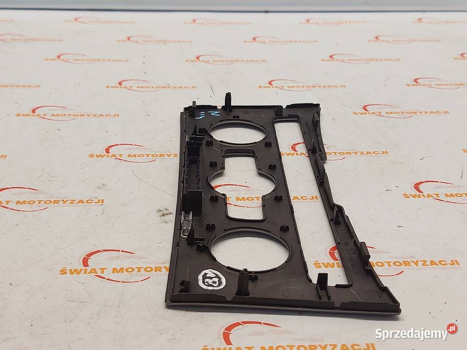 VW PASSAT CC LIFT 15r ramka panelu klimatyzacji osobowe Kielce