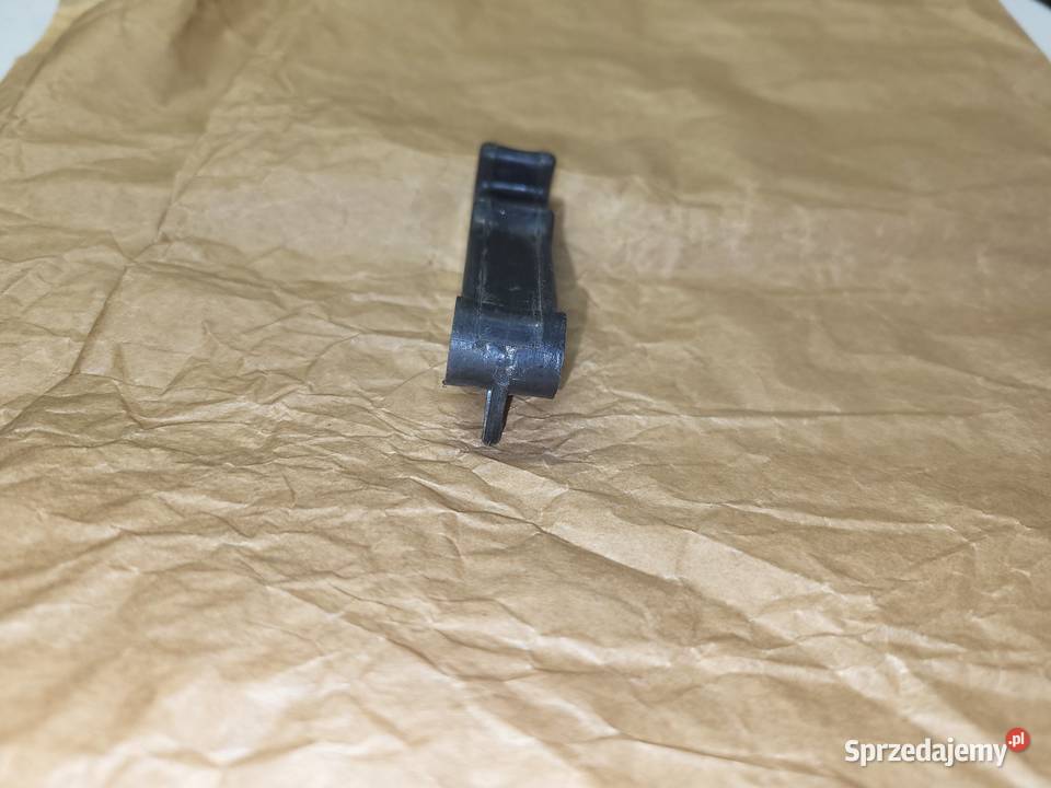 Renault 12 Dacia 1300 Nowy rygiel klapy tylnej osobowe sprzedam