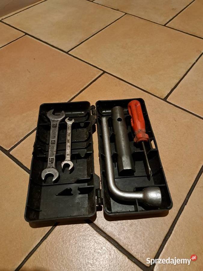 Skrzynka z kluczami Fiat 126p125p wielkopolskie Leszno