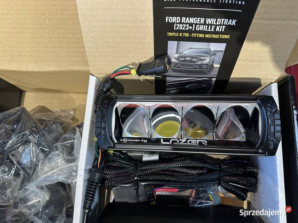 Zestaw dwóch lamp LAZER TRIPLER 750 Ford Ranger