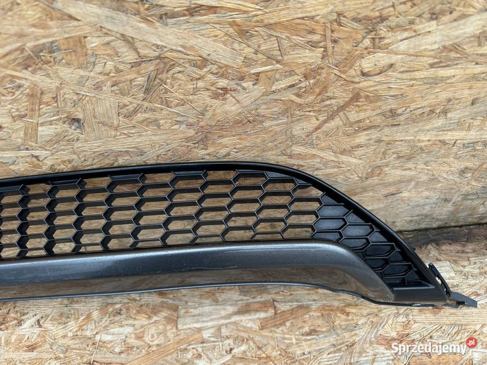 Środkowa kratka dolna zderzaka przód spoiler Międzychód sprzedam