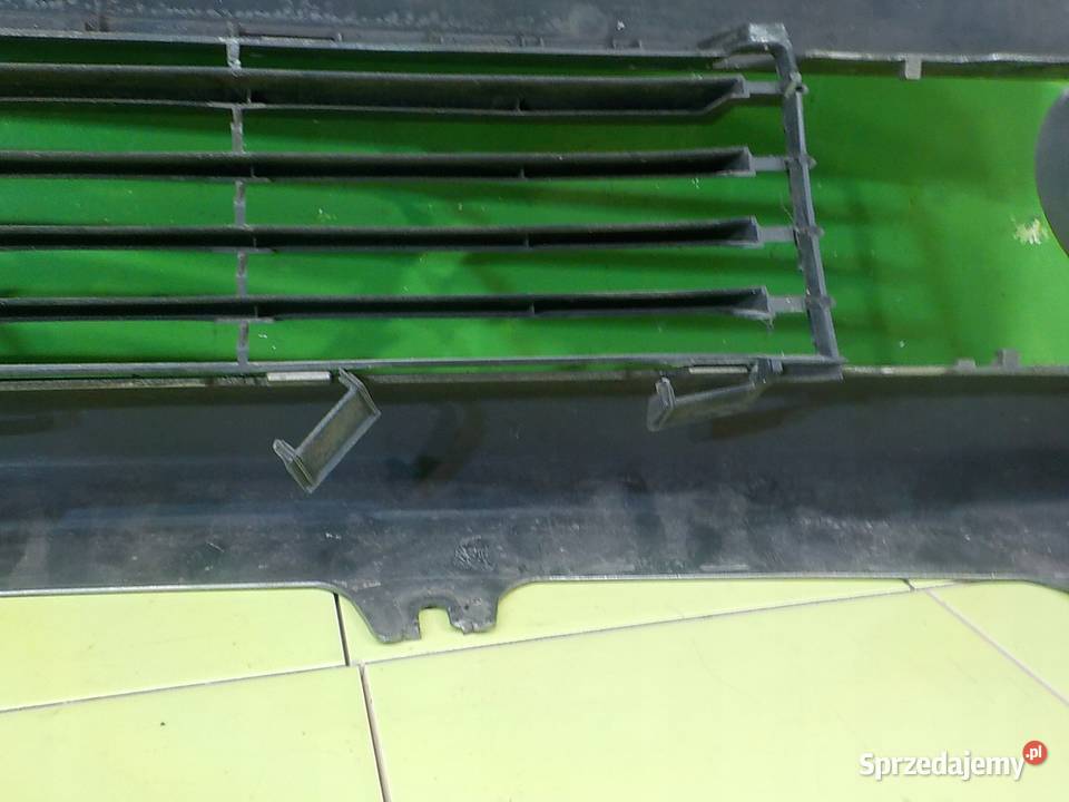 TOYOTA PRIUS II 15 VVTI AUT 06r HB 5D zderzak Zderzaki