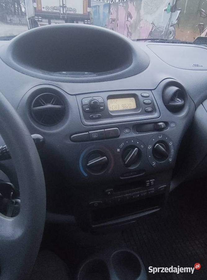 Toyota Yaris Rok produkcji 2003 Pabianice sprzedam
