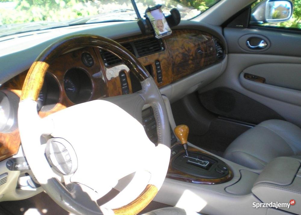 Jaguar XK8 40i V8 czarny XK8 Sztum