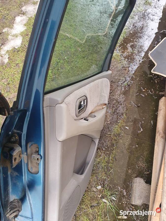Drzwi tylne prawe lewe Nissan Almera Tino Kraków sprzedam