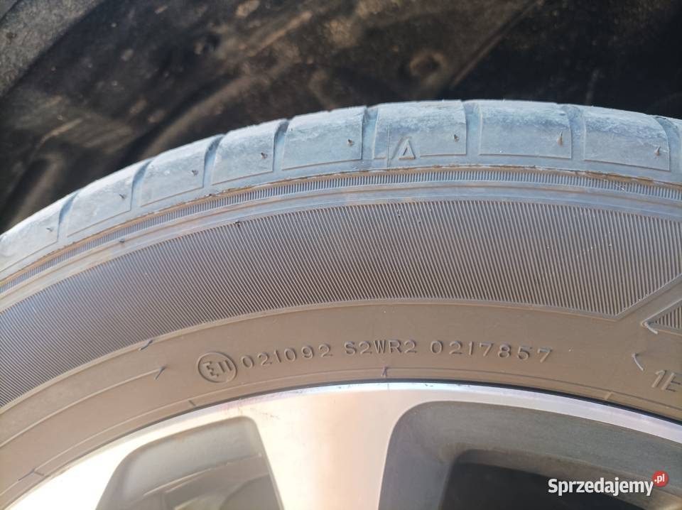 Opona z 22 22550r18 Dunlop Sport salonowe toyoty Rok produkcji 2022 Brudzeń Duży