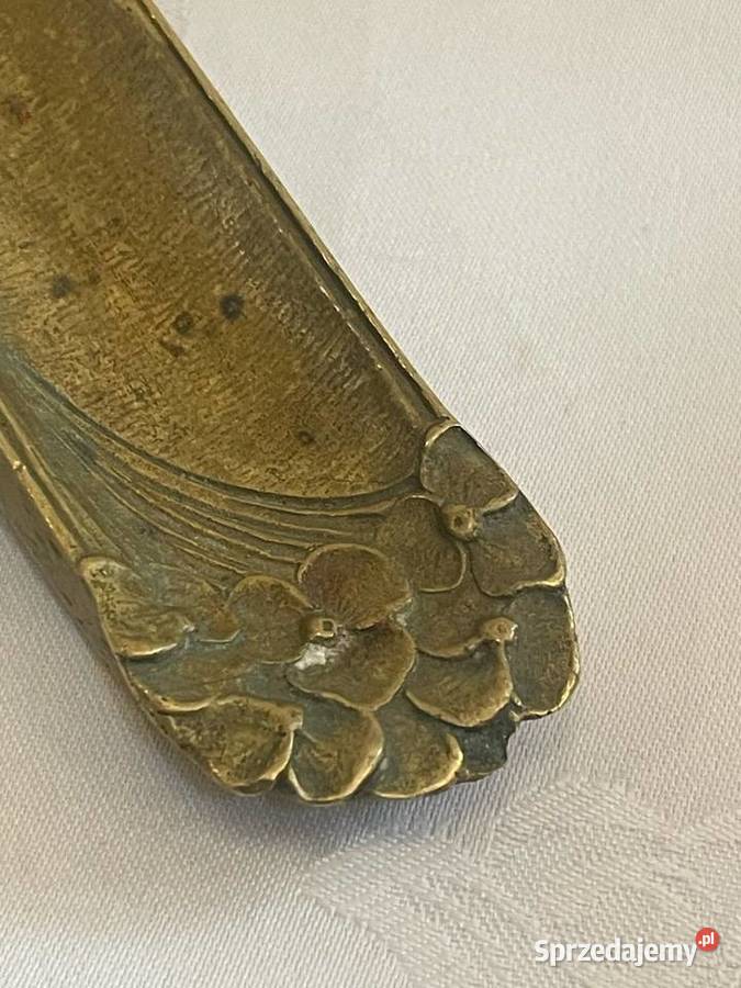 Mosiężna podstawa na pióro z figurką pieska Antyki, Sztuka, Kolekcje małopolskie