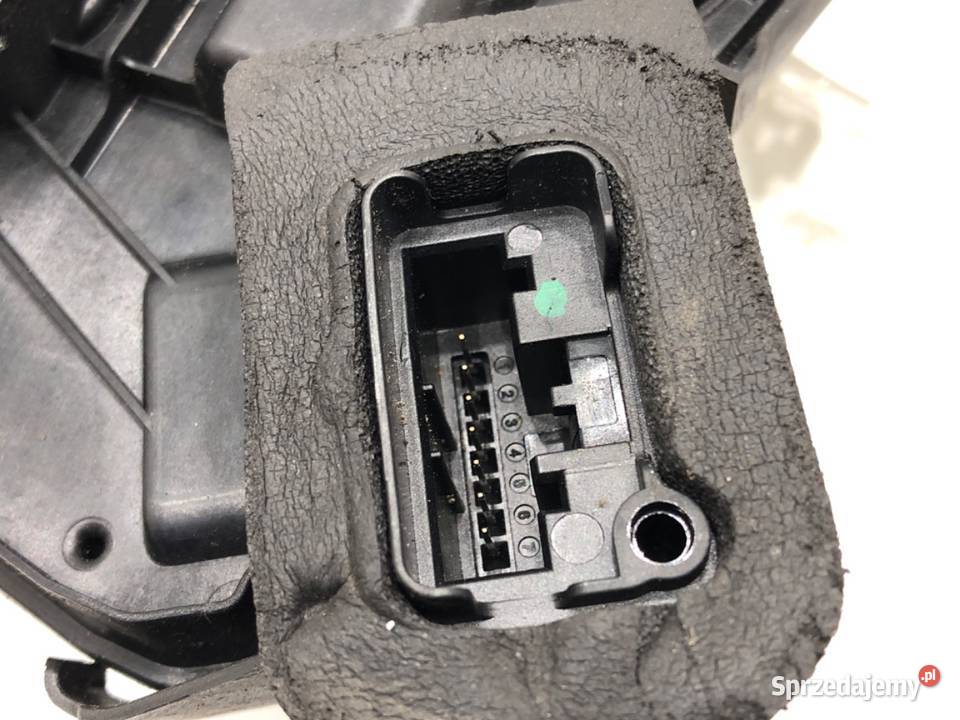 ZAMEK DRZWI PRAWY TYŁ VW PASSAT B8 Kombi