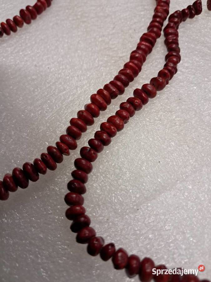 dwa naszyjniki z prlu wykonane z drewna stan Biżuteria Sandomierz