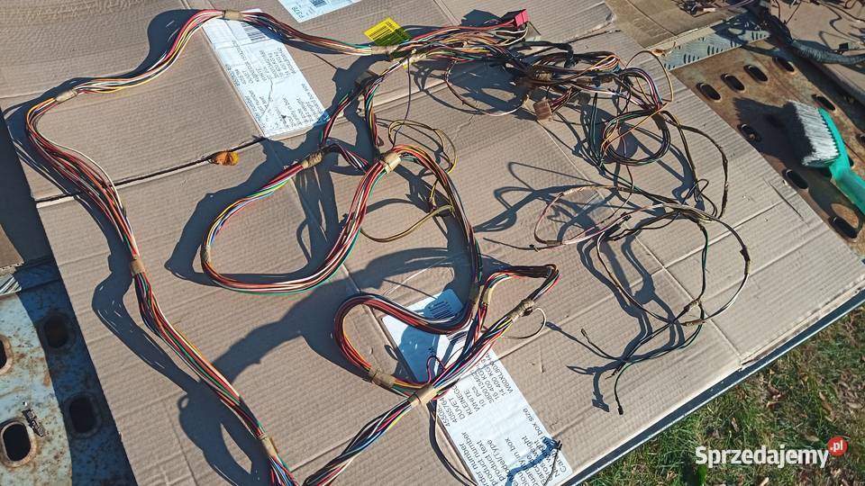 Wiązki fiat 125pprzednia i tylnia skrzynka łódzkie Łódź