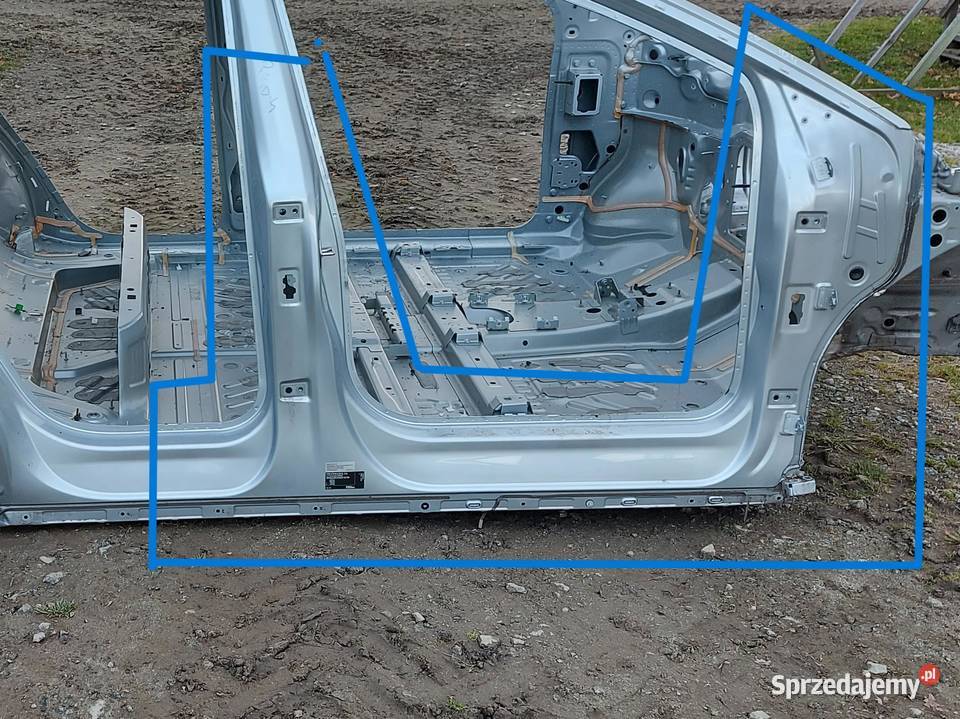 VW ID4 11A 2024r SUV 5D SŁUPEK PRAWY ŚRODKOWY