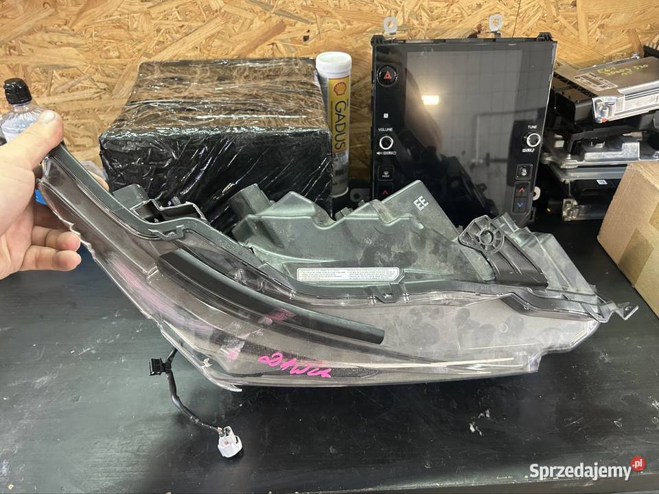 Lampa Subaru wrx VB prawy przód uszkodzona