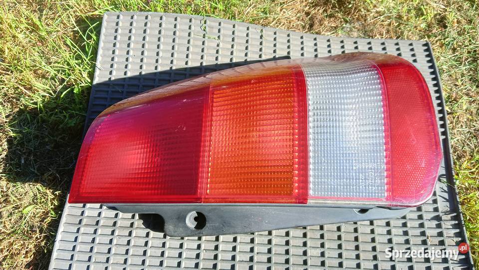 Mitsubishi space star 13 2000 tylnia lampa prawa Rok produkcji 2000 Wołomin