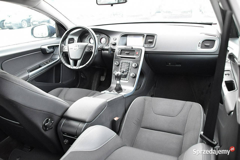 Volvo V60 16d2 115 Navi Alu Półskóra Gwarancja I granatowy V60 sprzedam