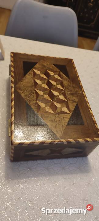 Szkatułka z intarsją biedermeier