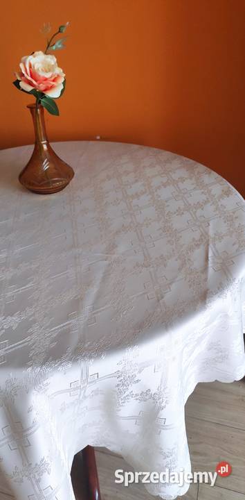 Elegancki obrus adamaszkowy Gdańsk