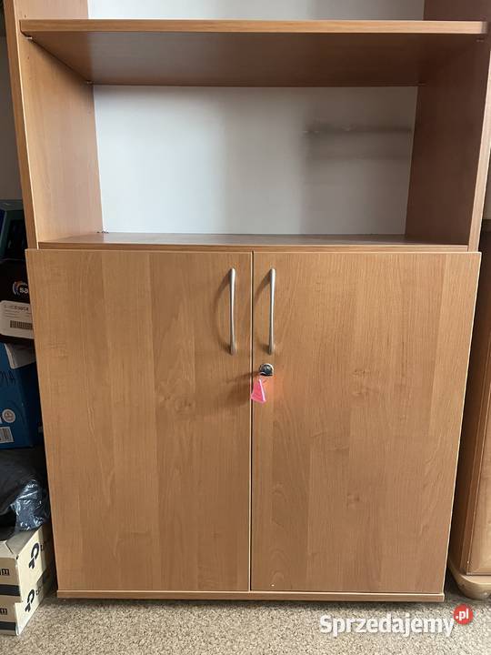 Regał z półkami i zamykaną częścią Tychy