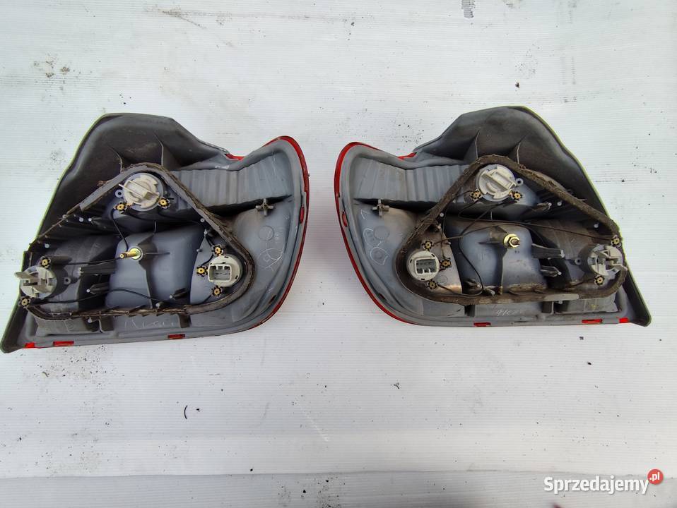 Lampy tylne lewe prawe toyota Yaris podkarpackie Łańcut sprzedam
