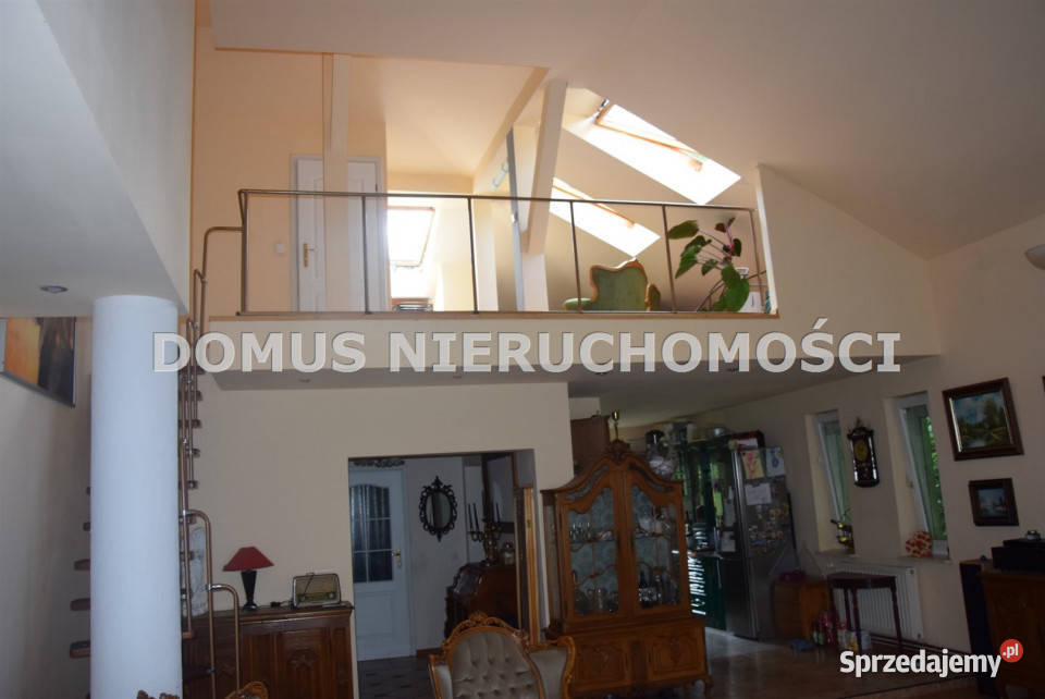 Dom wolnostojący Piotrków Trybunalski 18349m2 1 piętro