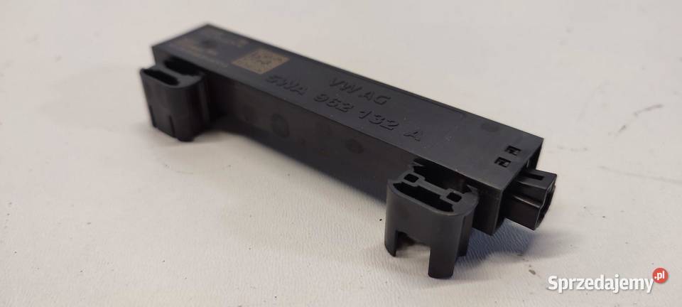 VW TAYRON WZMACNIACZ ANTENY 5WA962132A