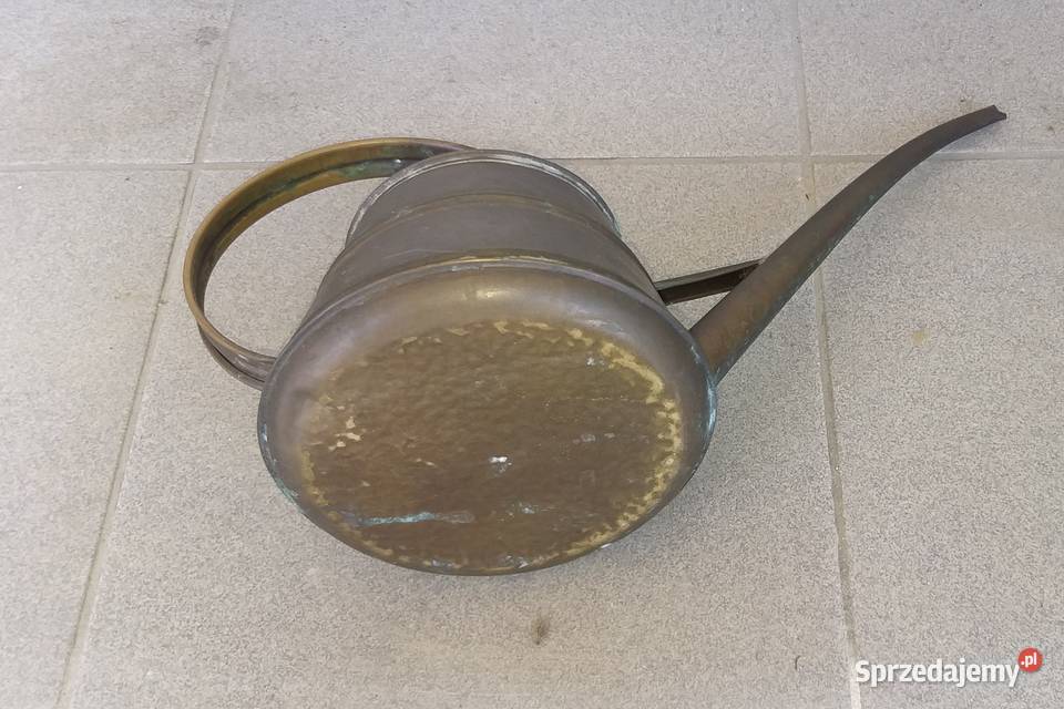 Stara konewka do podlewania kwiatów doniczkowych
