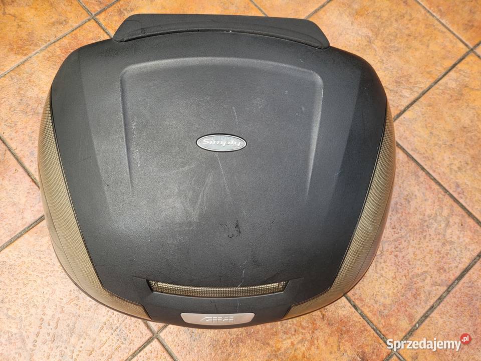KUFER GIVI SIMPLY z oparciem pasazera i plyta Piła
