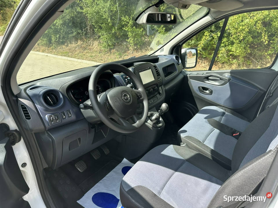 ambulansy Opel Vivaro Opel Vivaro 2016 Karetka 1598cm3 Gostyń