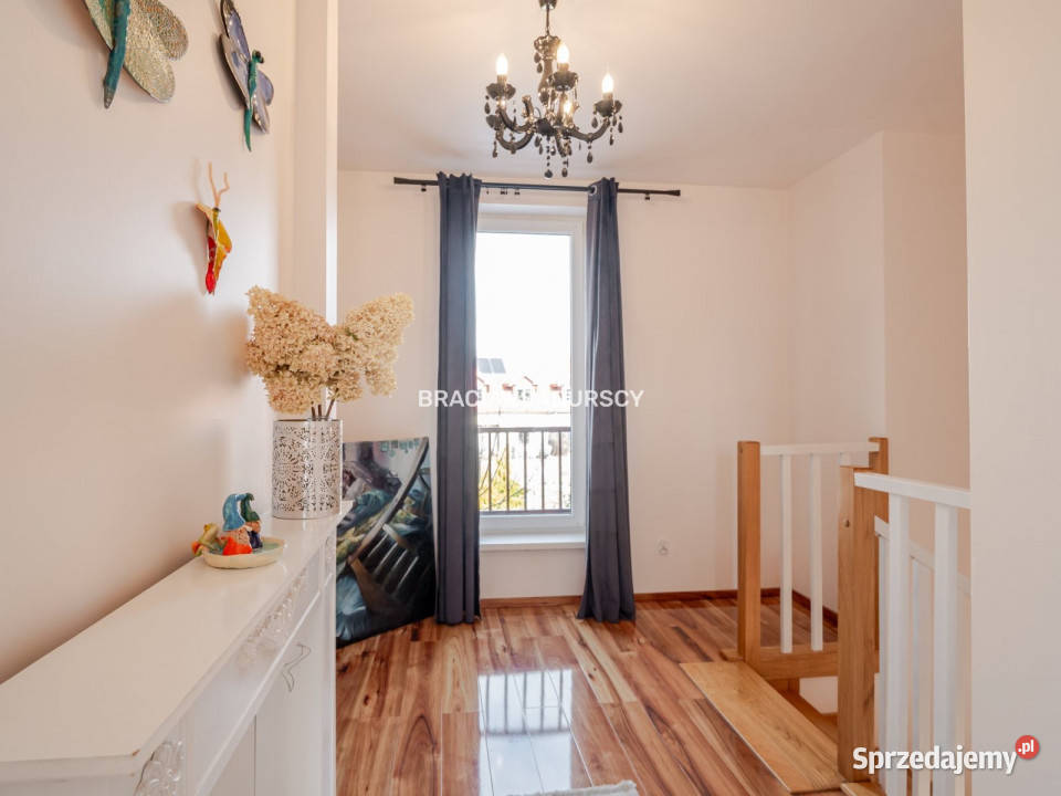 Dom szeregowy Niepołomice Oficerska 677m2 mieszkalny małopolskie