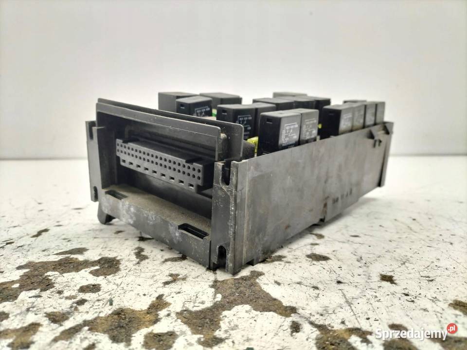 MODUŁ SKRZYNKA BEPIECZNIKÓW 04727558AC 25D 142 świętokrzyskie sprzedam