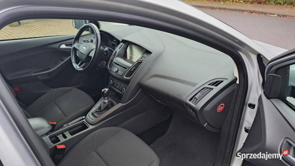 Ford Focus zadbany oryginalny przebieg 100 autoalarm