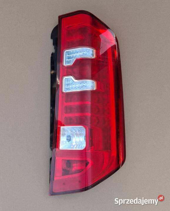 MERCEDES TOURISMO CITARO TRAVEGO LAMPA PRAWY TYŁ