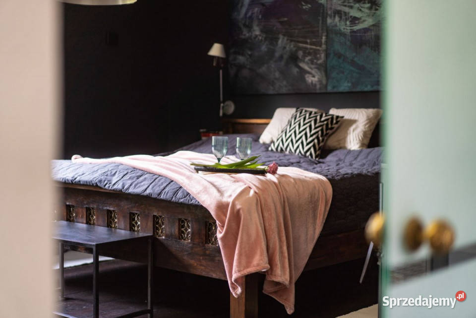 sprzedaży domu wolnostojącego 380m2 Łomianki