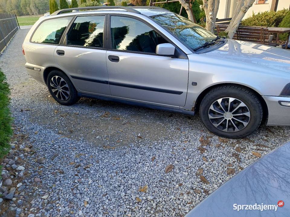 SPRZEDAM VOLVO V40 19D 2001R diesel Radom