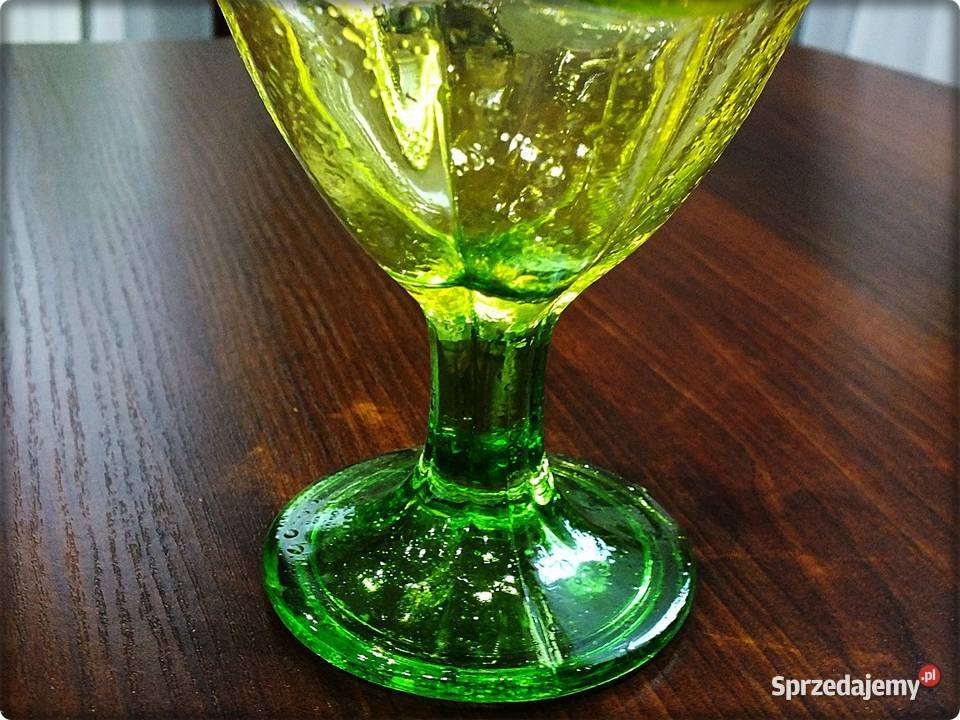 Stary pucharek szklany dwu kolorowe szkło stan Żary
