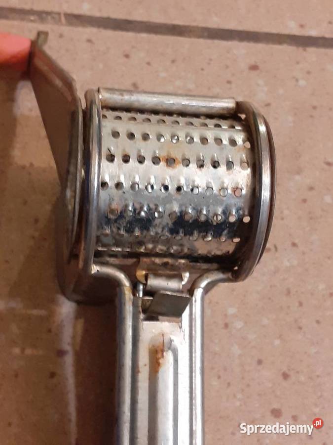 Ręczna tarka do sera orzechów itp PRL Chorzów
