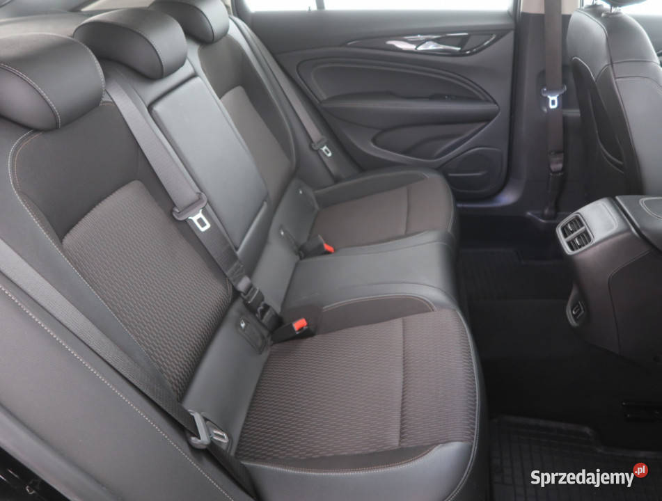 Opel Insignia 15 Turbo Sedan / Limuzyna