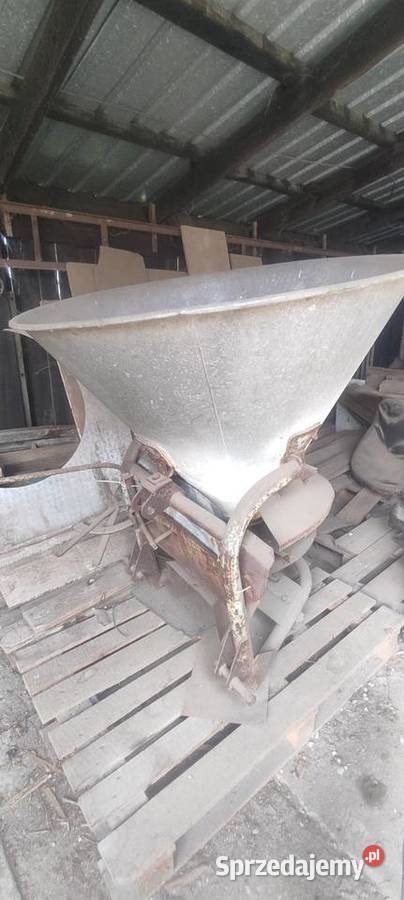 Rozsiewacz Rozsiewacze Bąk Kos do nawozów wapna nieuszkodzony Rozsiewacze nawozów Włoszakowice