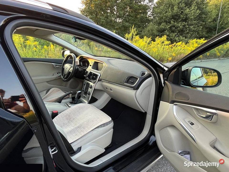Volvo V40 Cross Country 20 benzyna 152 2017r Węgrzce Wielkie