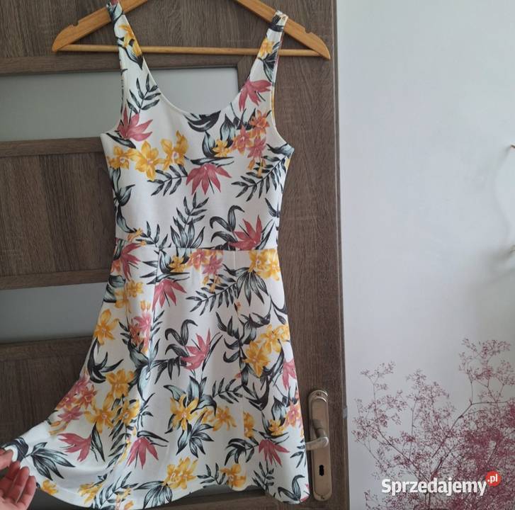 Zwiewna letnia sukienka w kwiaty HM imprezowa na H&M Spódnice i sukienki sprzedam